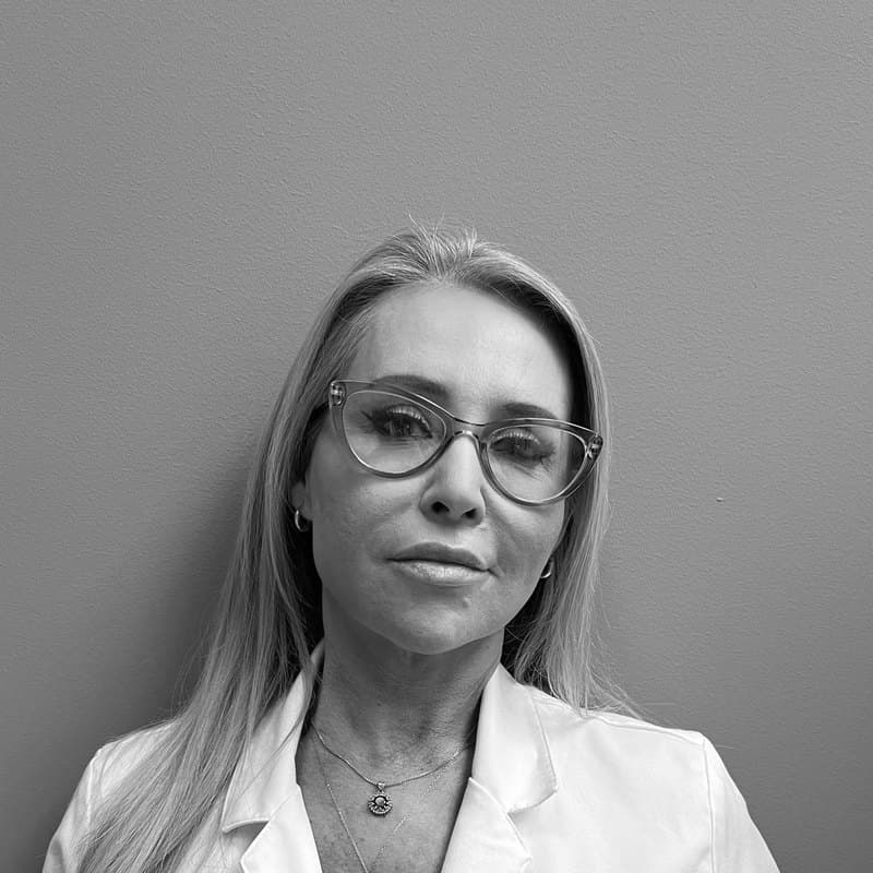 Débora Dias De Oliveira, ansvarlig lege